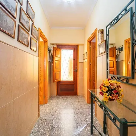Apartment Quaint Vintage House Near The In *