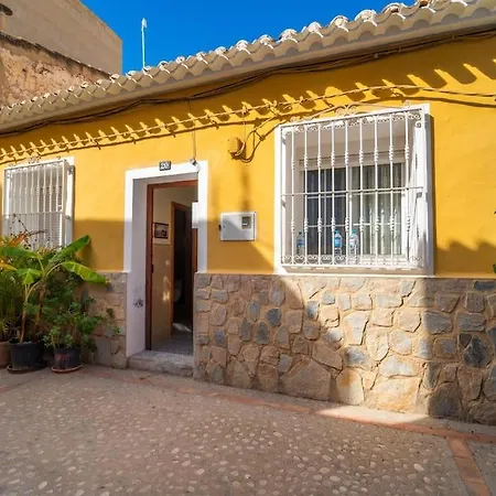 Quaint Vintage House Near The In